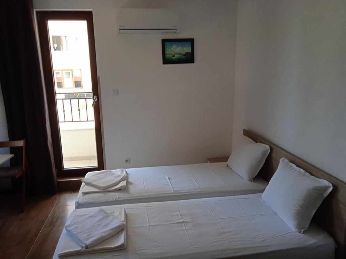 Flora Beach Apartaments Бургас Экстерьер фото