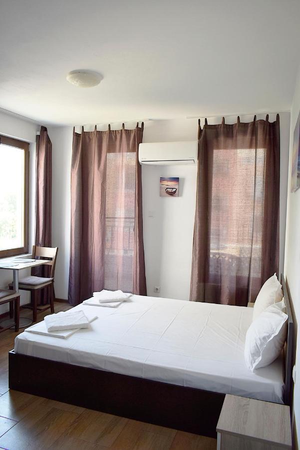 Flora Beach Apartaments Бургас Экстерьер фото