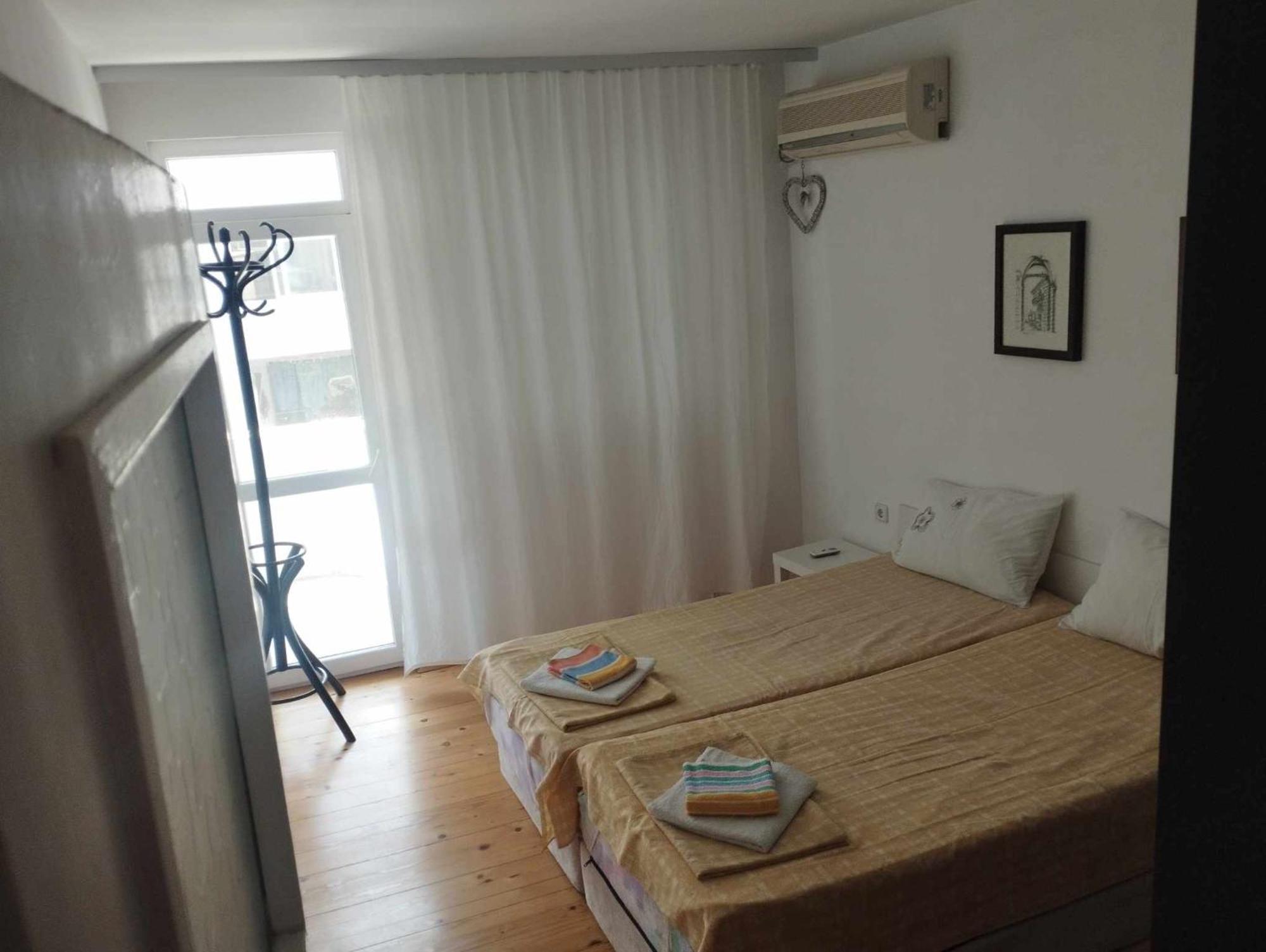 Flora Beach Apartaments Бургас Экстерьер фото